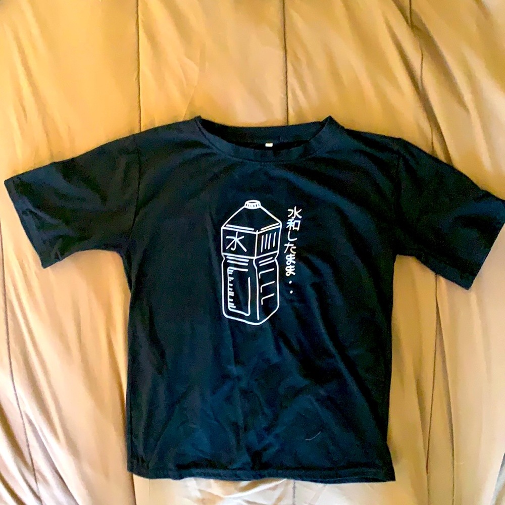 Hot Topic Japanese water bottle tee